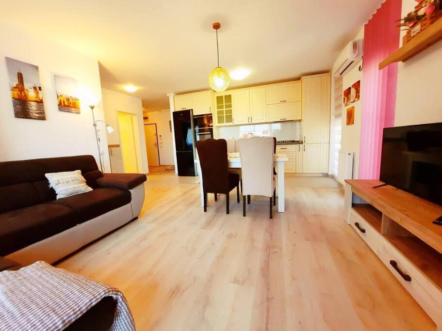 Beautiful Panoramic Central Apartment - City Of Mara Тімішоара Екстер'єр фото